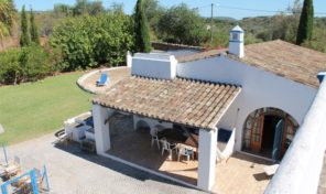 Maison de charme avec terrain de 5000m2 proche Loulé