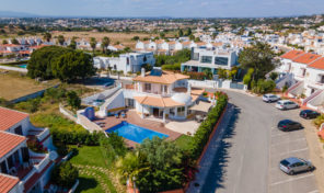 Villa V4 plage accessible à pied proche Albufeira