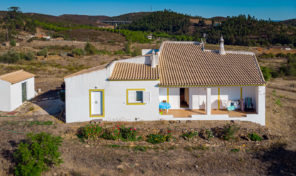 Maison avec terrain de 7400m2 proche S. Bartolomeu de Messines