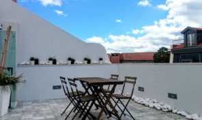 Appartement T2 avec grande terrasse en plein coeur de la Capitale