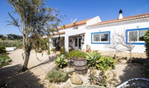 Ferme T3 sur 10.600m2 de terrain proche vila do Bispo