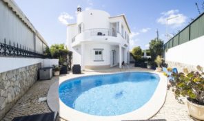Villa V3 avec piscine et garage proche plage à Lagos
