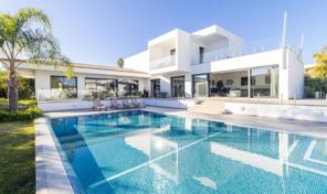 Villa luxueuse V4 avec double garage et grand terrain à Lagos